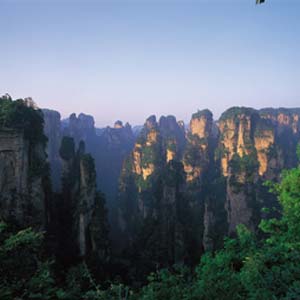 單獨(dú)成團(tuán)N線：張家界、天子山、寶峰湖、猛洞河漂流、鳳凰古城四晚五日湘西全景游